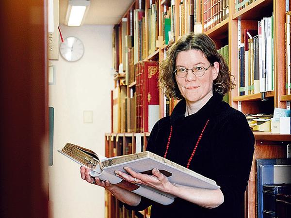 „Es geht nicht nur um Eigentumsfragen, sondern um Menschen.“ Hanna Strzoda, Provenienzforscherin.