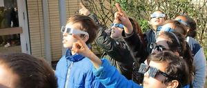 Schaut, da sind die neuen Horträume! Oder doch nicht..., vermutlich nur mal wieder ne' Sonnenfinsternis. Foto aus dem Schulleben...