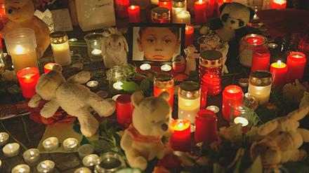 Anteilnahme. Der Flüchtlingsjunge Mohamed wurde im vergangenen Herbst vor dem Lageso entführt, wo damals auch mit Kerzen an ihn erinnert wurde