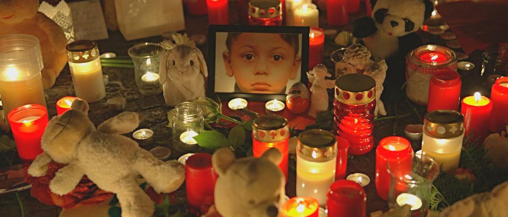 Anteilnahme. Der Flüchtlingsjunge Mohamed wurde im vergangenen Herbst vor dem Lageso entführt, wo damals auch mit Kerzen an ihn erinnert wurde