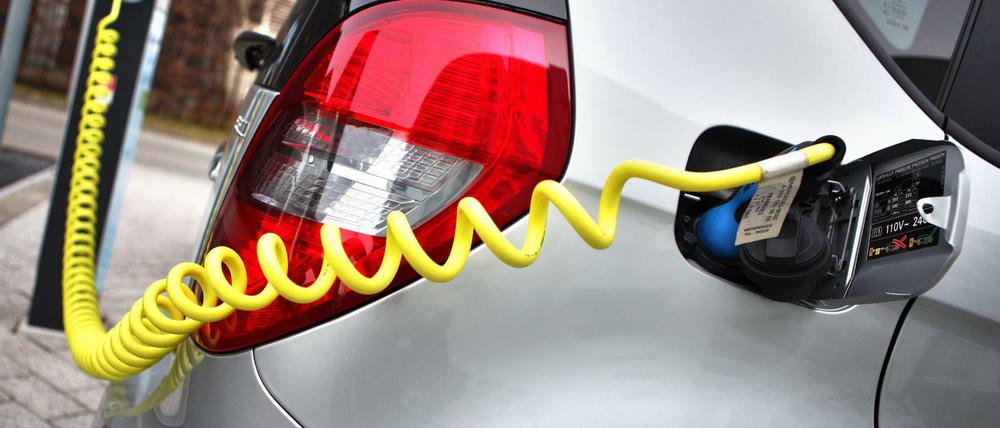 Elektroautos sind noch sehr teuer. Die Politik streitet über eine Kaufprämie.