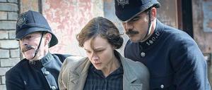 Abgeführt. Die Wäscherin Maud (Carey Mulligan) im Griff der Staatsmacht. 