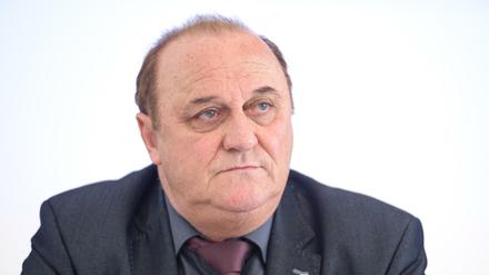 Klaus Bouillon (CDU), saarländischer Innenminister, sieht die öffentliche Sicherheit in Deutschland für gefährdet, sollten noch einmal so viele Flüchtlinge kommen wie im vergangenen Jahr.