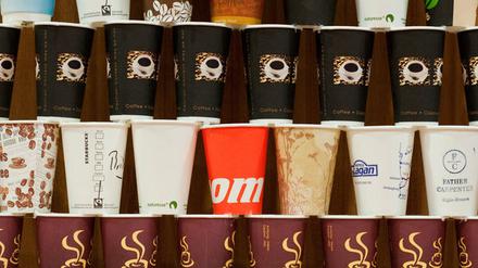 Eine typische Berliner Getränkespezialität? Coffee to go. 49 Becher davon konsumiert der Durchschnittsberliner pro Jahr, hat die Deutsche Umwelthilfe (DUH) ermittelt.