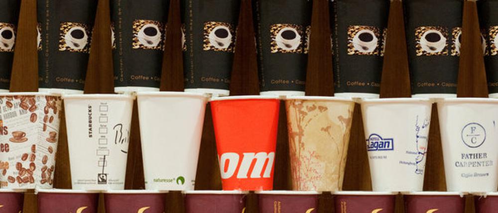 Eine typische Berliner Getränkespezialität? Coffee to go. 49 Becher davon konsumiert der Durchschnittsberliner pro Jahr, hat die Deutsche Umwelthilfe (DUH) ermittelt.