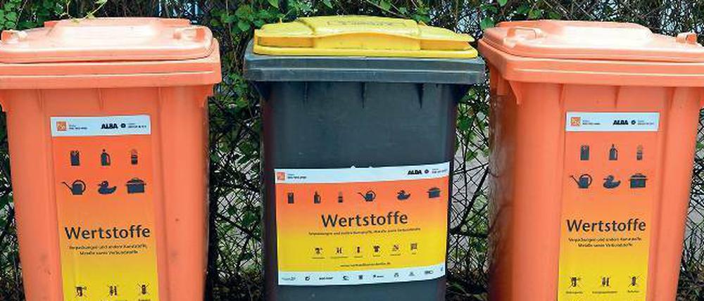 Sonderfall Berlin. Seit 1991 ist grundsätzlich die private Entsorgungswirtschaft für Plastikabfälle zuständig. Die Kommunen wollen das ändern. In Berlin einigte sich die private Alba 2013 mit der landeseigenen BSR auf eine „gemeinsame Wertstofftonne“.