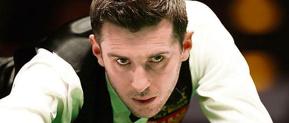 Präzise. Mark Selby ist Titelverteidiger beim German Masters.