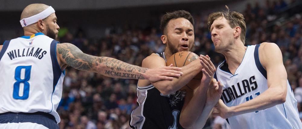 Schlecht wie nie: Dirk Nowitzki (rechts) mit Dallas.