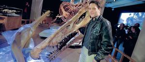 Der Spino-Versteher. Der gebürtige Berliner Nizar Ibrahim entdeckte 2013 in Marokko Reste eines Spinosaurus. Eine vollständige Rekonstruktion des 15 Meter langen Raubsauriers, der vor 100 Millionen Jahren lebte, ist nun im Naturkundemuseum zu sehen.