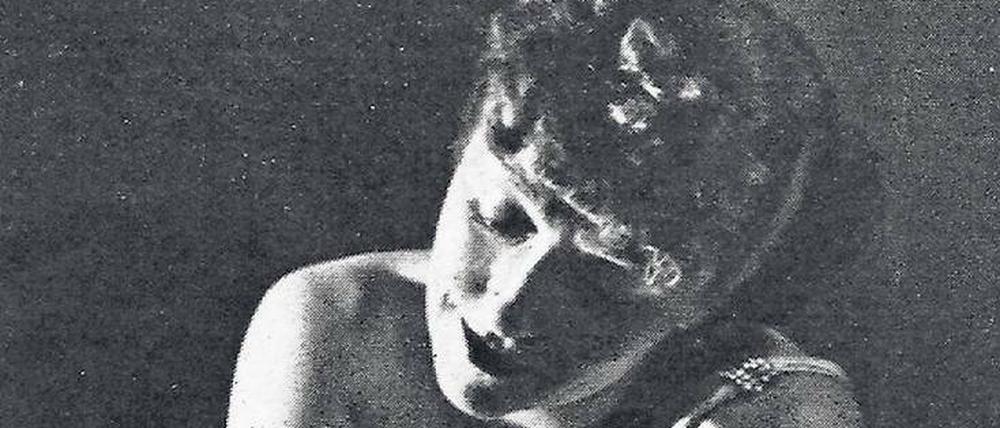 Fundstücke im Bilderwust. Von William Boyd antiquarisch erstandene Schnappschüsse namenloser Menschen von namenlosen Fotografen. Der Roman tut so, als hätte seine Heldin Amory Clay die Aufnahmen gemacht. 