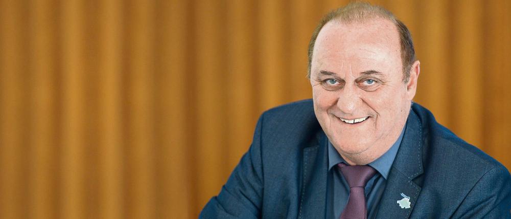 Klaus Bouillon (69) stammt aus dem Saarland und war 32 Jahre lang Bürgermeister der Stadt St. Wendel. 2014 wurde er Innenminister im Saarland.