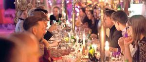 Lange Tafel. So soll es in Klaus-Peter Koflers „Prêt à Diner“ aussehen. 