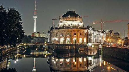 Postkartenidylle. Das Wasser in der Innenstadt – hier die Spree am Bode-Museum – hebt das „Geo Magazin“ hervor, neben einigen Klischees. 
