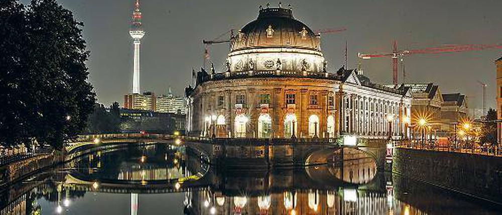 Postkartenidylle. Das Wasser in der Innenstadt – hier die Spree am Bode-Museum – hebt das „Geo Magazin“ hervor, neben einigen Klischees. 