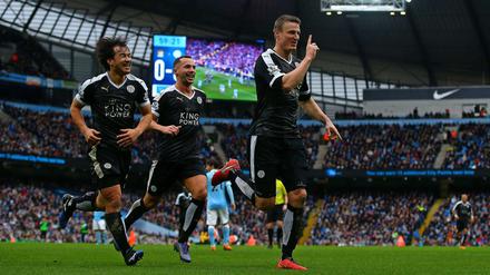 Wir bleiben oben. Robert Huth (rechts) feiert seine Tore gegen den Verfolger aus Manchester.
