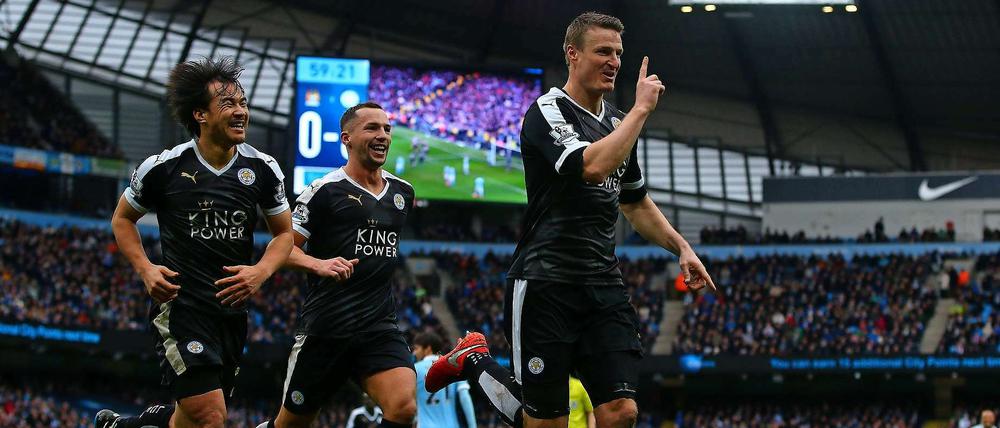 Wir bleiben oben. Robert Huth (rechts) feiert seine Tore gegen den Verfolger aus Manchester.