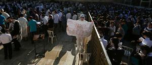 Männer und Frauen sind an der Klagemauer, diesem für Juden heiligen Ort, strikt voneinander getrennt. Doch das soll sich bald ändern. 