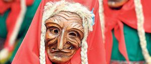 Mummenschanz als Dummenchance. Onlinepöbler verstecken sich gern.