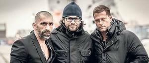 Am Tatort. Produzent Sigi Kamml (Mitte) mit den „Tschiller“-Schauspielern Erdal Yildiz und Til Schweiger. 