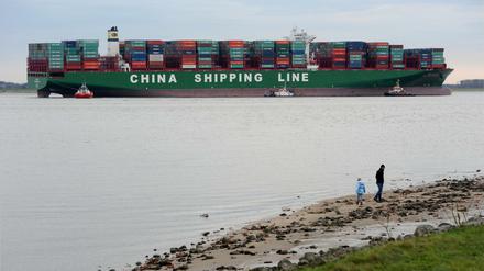 Der Containerfrachter CSCL "Indian Ocean" der China Shipping Line ist wieder frei.