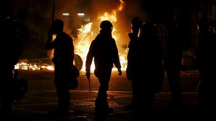 In Hongkong hat es nach einem Streit um illegale Imbissbuden Krawalle gegeben. 