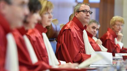 Der Zweite Senat des Bundesverfassungsgerichts. Ihre Entscheidungen kann man jetzt auch online nachlesen.