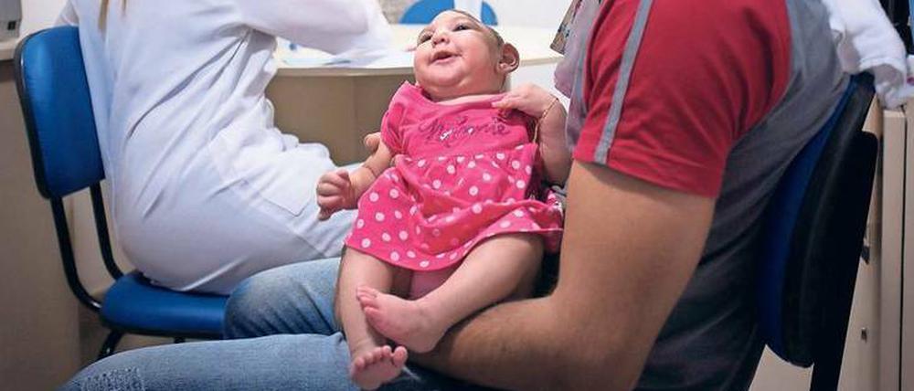 Ungewisse Zukunft. Forscher sagen den Kindern mit Mikrozephalie kaum Entwicklungschancen voraus.