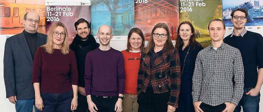 Vor dem großen Gucken. Andreas Sabin, Ulrike Kahle-Steinweh, Titus Laser, Marcel Golbs, Barbara Wiebking, Rosemarie Wirthmüller, Birgit Harms, Albert Warth und Felipe Kohlhörster (v.l.n.r). 