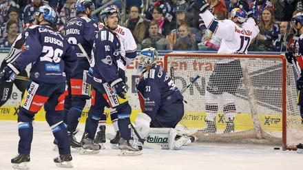 Der ging auf das Konto der älteren Profis. Die Eisbären haben gerade das 0:3 gegen München kassiert - am Ende stand es 2:5.
