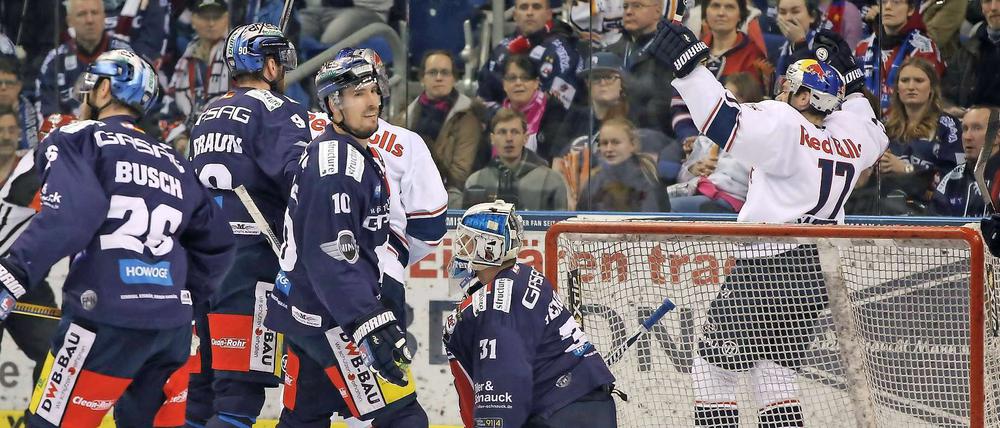 Der ging auf das Konto der älteren Profis. Die Eisbären haben gerade das 0:3 gegen München kassiert - am Ende stand es 2:5.
