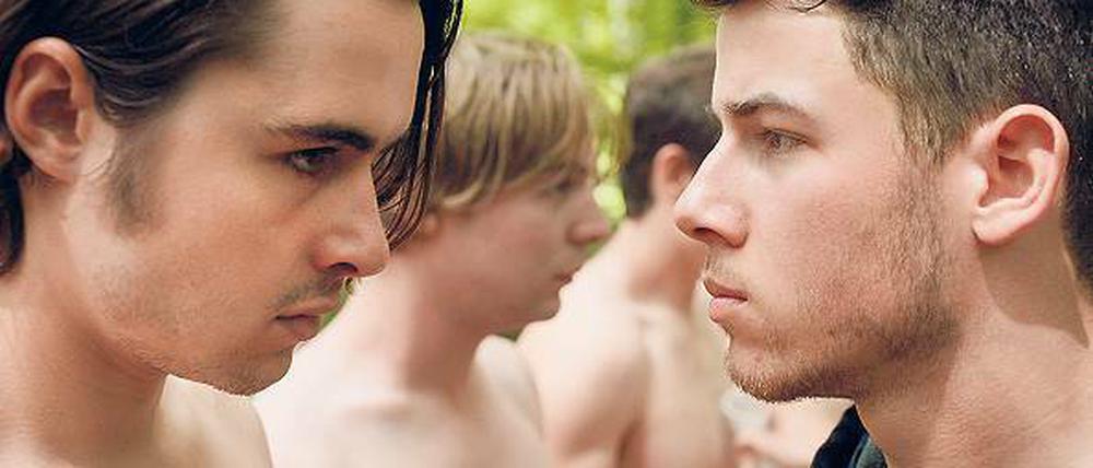 Härte. Brad (Ben Schnetzer) mit Bruder Brett (Nick Jonas) in „Goat“.