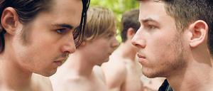 Härte. Brad (Ben Schnetzer) mit Bruder Brett (Nick Jonas) in „Goat“.