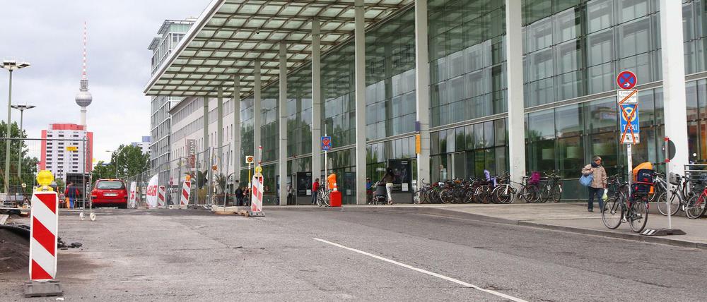 Vorplatz vom Ostbahnhof am Stralauer Platz in Berlin-Friedrichshain.