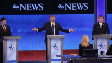 Die republikanischen Präsidentschaftskandidaten Marco Rubio (von links), Donald Trump und Ted Cruz debattierten beim TV-Sender ABC in New Hampshire.