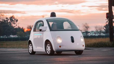 Der Internetkonzern Google testet bereits seit mehreren Monaten seine computergesteuerten Fahrzeuge auf amerikanischen Straßen.