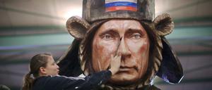 Ohne Putin (hier ein Motivwagen für den Mainzer Rosenmontagszug) bewegt sich in Syrien nichts - schon gar nicht Richtung Frieden.