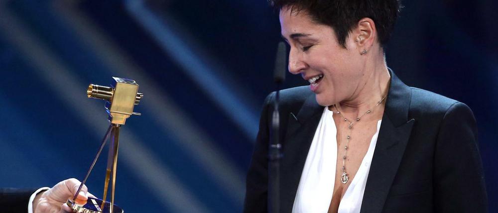 Bewegt und bewegend. Dunja Hayali gewann die "Goldene Kamera" für die "Beste Information".