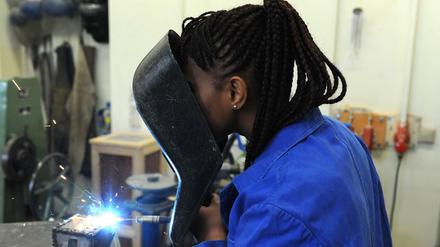 Befürchtungen, die Flüchtlinge könnten Deutschen Jobs streitig machen, weist die Bundesagentur für Arbeit zurück. Jährlich entstehen 700.000 neue Jobs, hieß es.