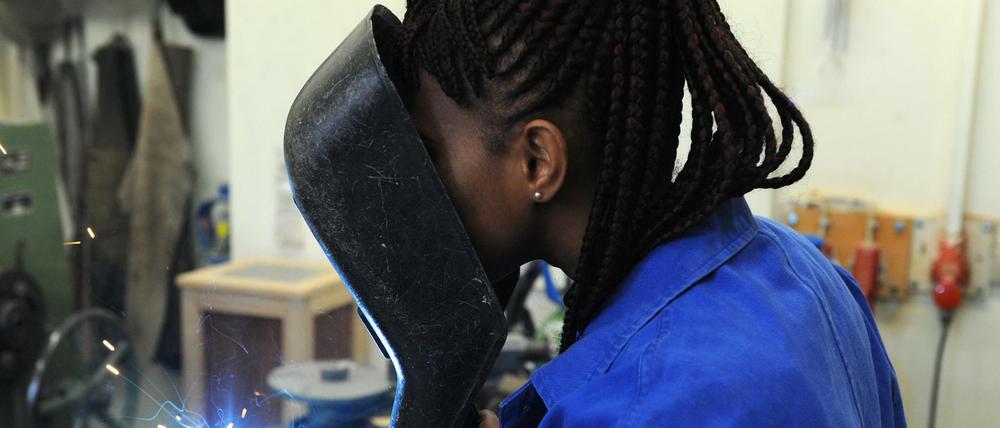 Befürchtungen, die Flüchtlinge könnten Deutschen Jobs streitig machen, weist die Bundesagentur für Arbeit zurück. Jährlich entstehen 700.000 neue Jobs, hieß es.