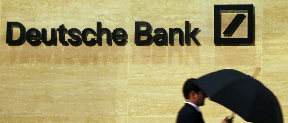 Die Aktie der Deutschen Bank steht seit Monaten unter Druck - und verlor zuletzt massiv an Wert.