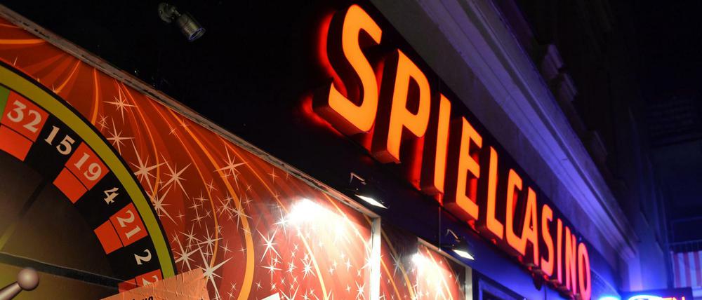 Spiel auf Zeit: Etwa die Hälfte der Berliner Spielcasinos wird Schätzungen zufolge schließen müssen.