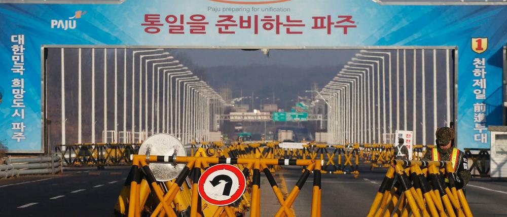 Der 2004 geöffnete Fabrikpark befindet sich in einer Sonderzone der grenznahen nordkoreanischen Stadt Kaesong.