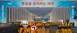 Der 2004 geöffnete Fabrikpark befindet sich in einer Sonderzone der grenznahen nordkoreanischen Stadt Kaesong.