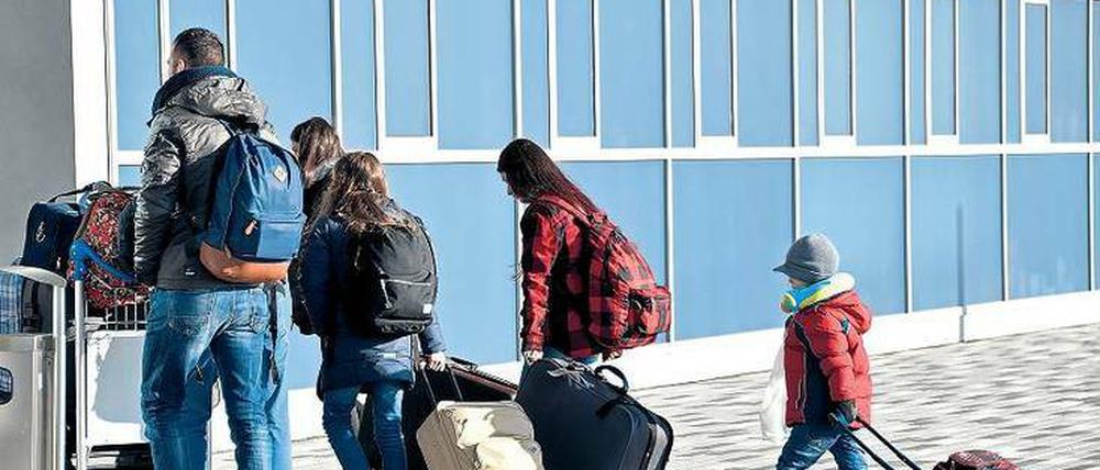 Zurück ins Heimatland. Asylbewerber aus Marokko, Algerien und Tunesien sollen künftig schneller abgeschoben werden können.