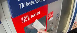 Mit Vorlauf. Bahnreisende konnten Fahrkarten bislang nur ab drei Monaten vor Reisebeginn kaufen. Das ändert sich nun.
