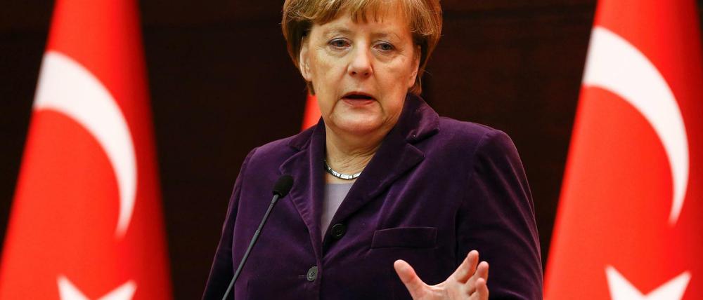 Bundeskanzlerin Angela Merkel kritisierte nach ihrem Treffen mit dem türkischen Ministerpräsidenten Ahmet Davutoglu die russischen Angriffe auf Aleppo.