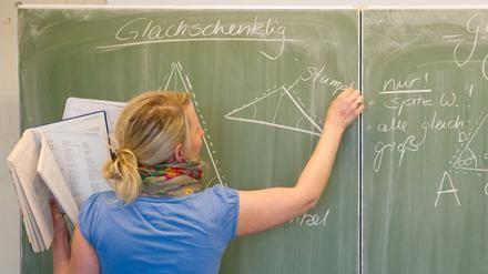 Erst waren Mathelehrer knapp, dann Grundschullehrer, inzwischen fehlen sogar Quereinsteiger.