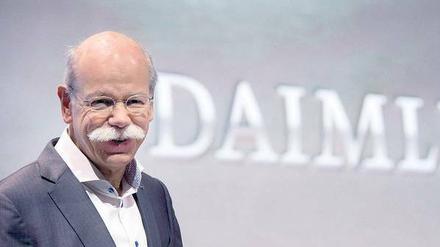Zehn Jahre im Amt. Daimler-Chef Zetsche verkaufte im vergangenen Jahr 1,87 Millionen Mercedes. Nun wird der 62-Jährige vorsichtiger. Das gefällt der Börse gar nicht. 