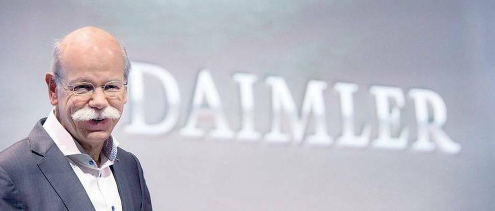 Zehn Jahre im Amt. Daimler-Chef Zetsche verkaufte im vergangenen Jahr 1,87 Millionen Mercedes. Nun wird der 62-Jährige vorsichtiger. Das gefällt der Börse gar nicht.