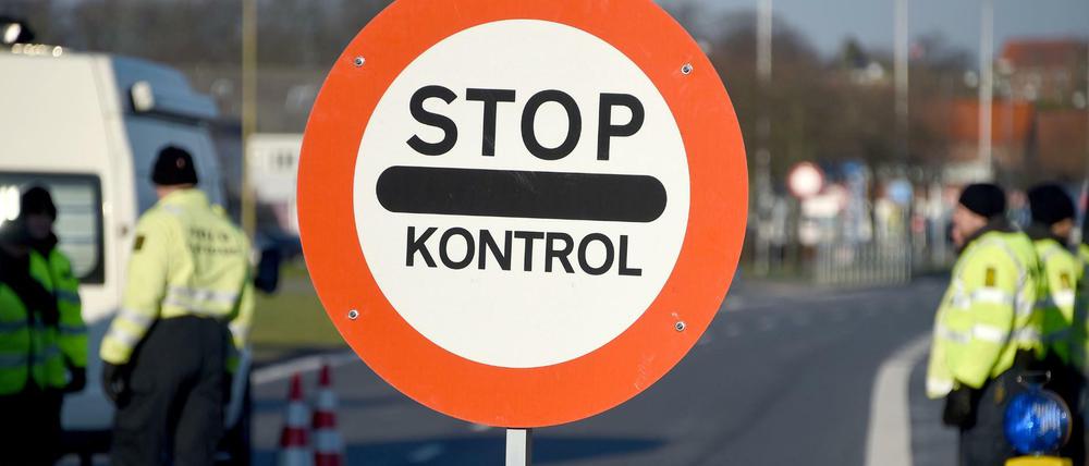 Die deutsch-dänische Grenze wird als Folge der Flüchtlingspolitik wieder kontrolliert, hier ein Grenzübergang bei Flensburg.